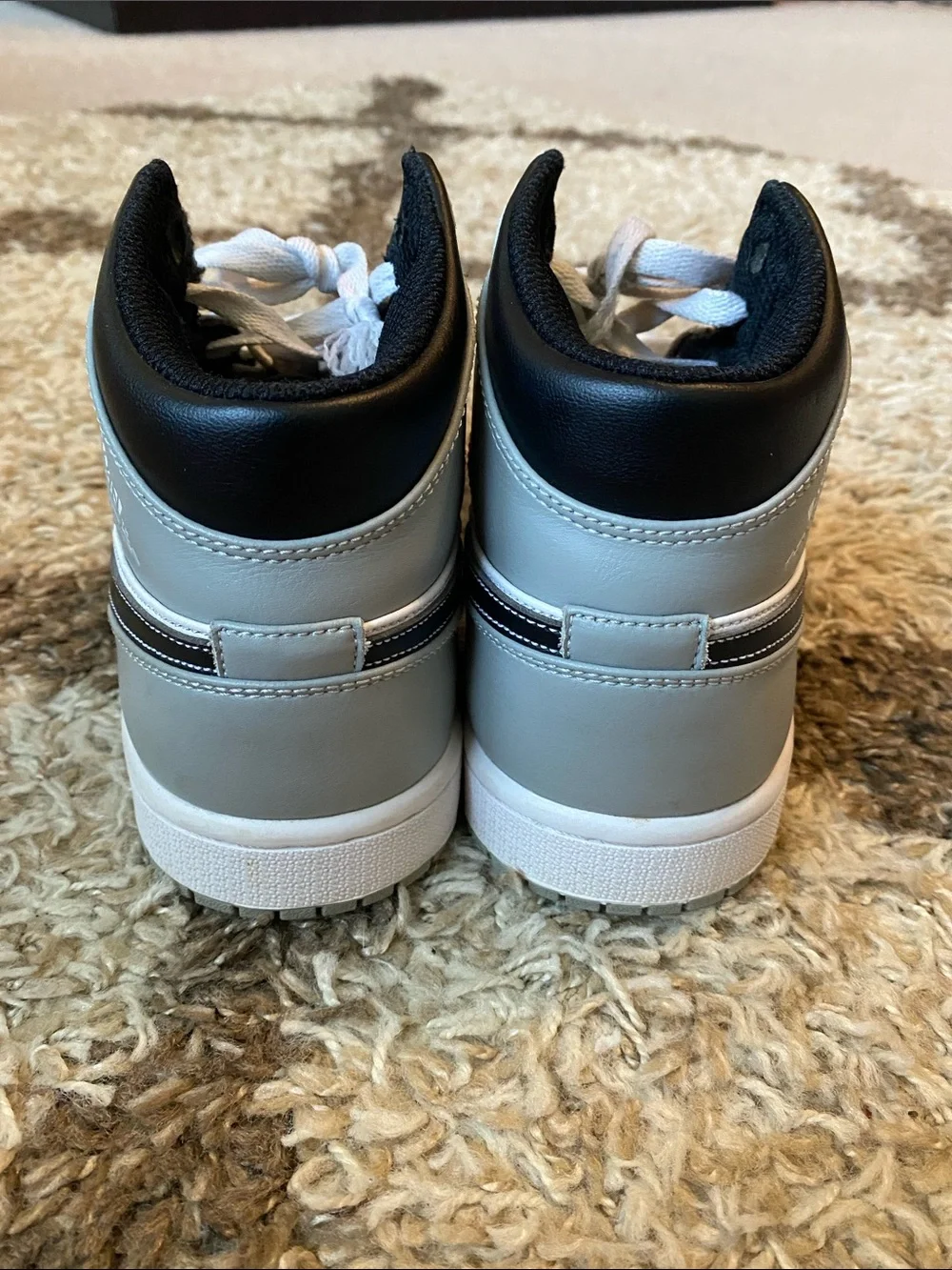 Jordan 1 Mid Light Smoke